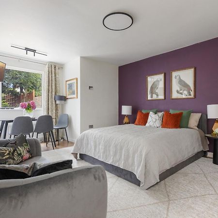 King Studio Apartment With Garden And Parking Ілінг Екстер'єр фото