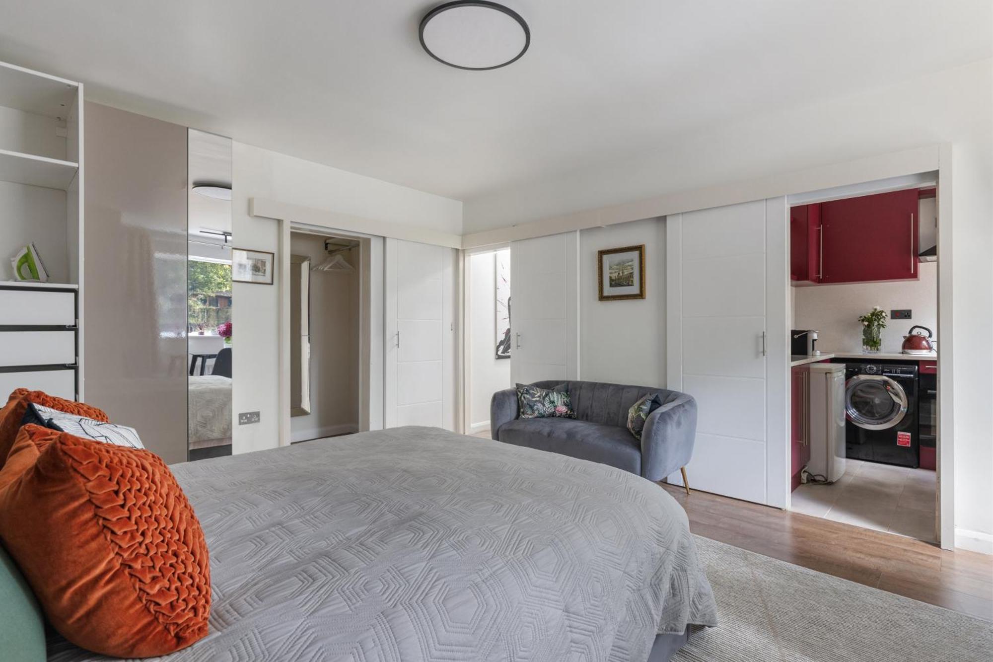 King Studio Apartment With Garden And Parking Ілінг Екстер'єр фото