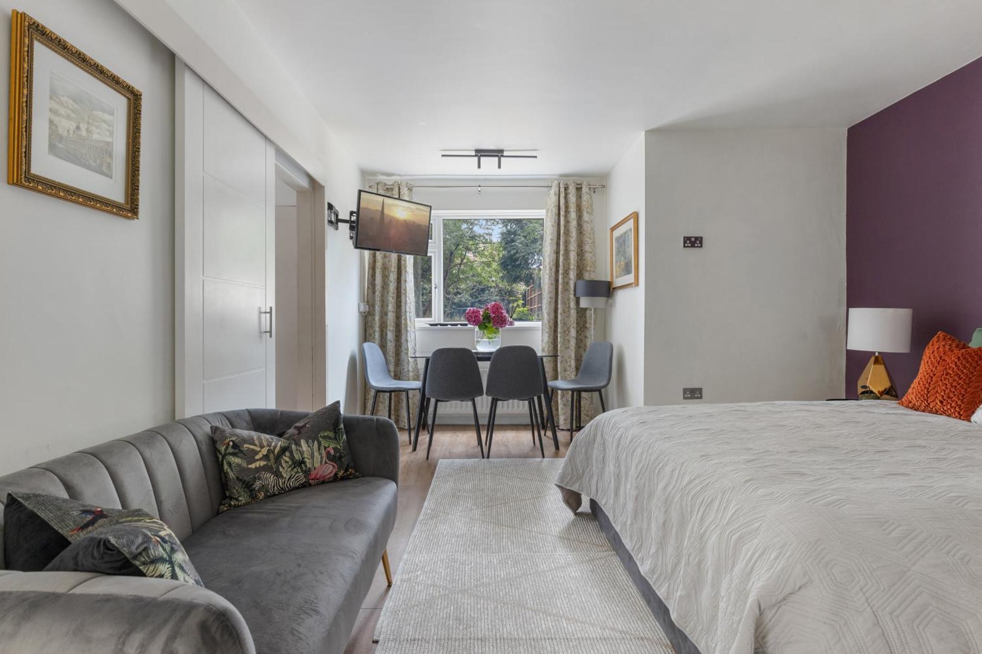 King Studio Apartment With Garden And Parking Ілінг Екстер'єр фото