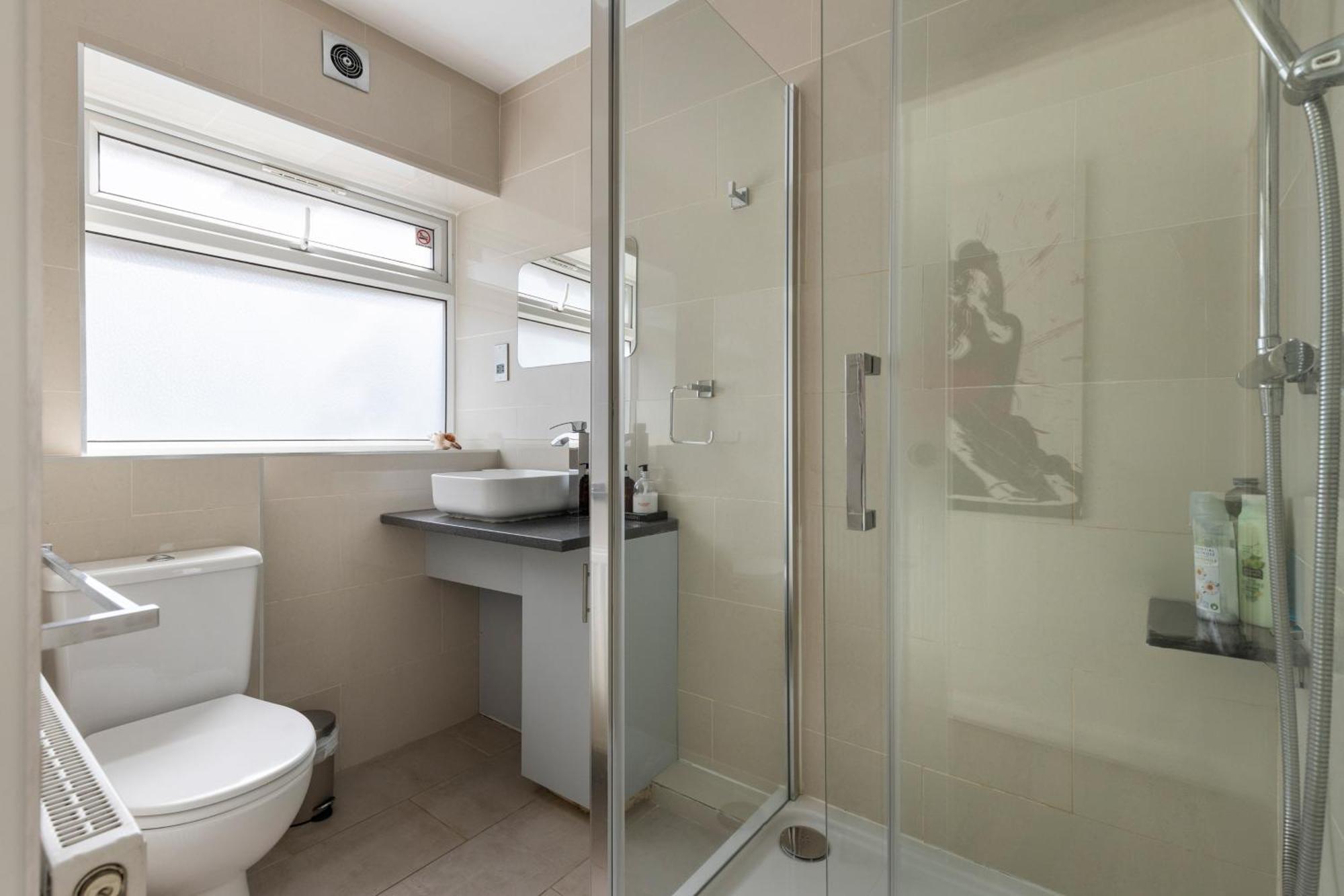 King Studio Apartment With Garden And Parking Ілінг Екстер'єр фото