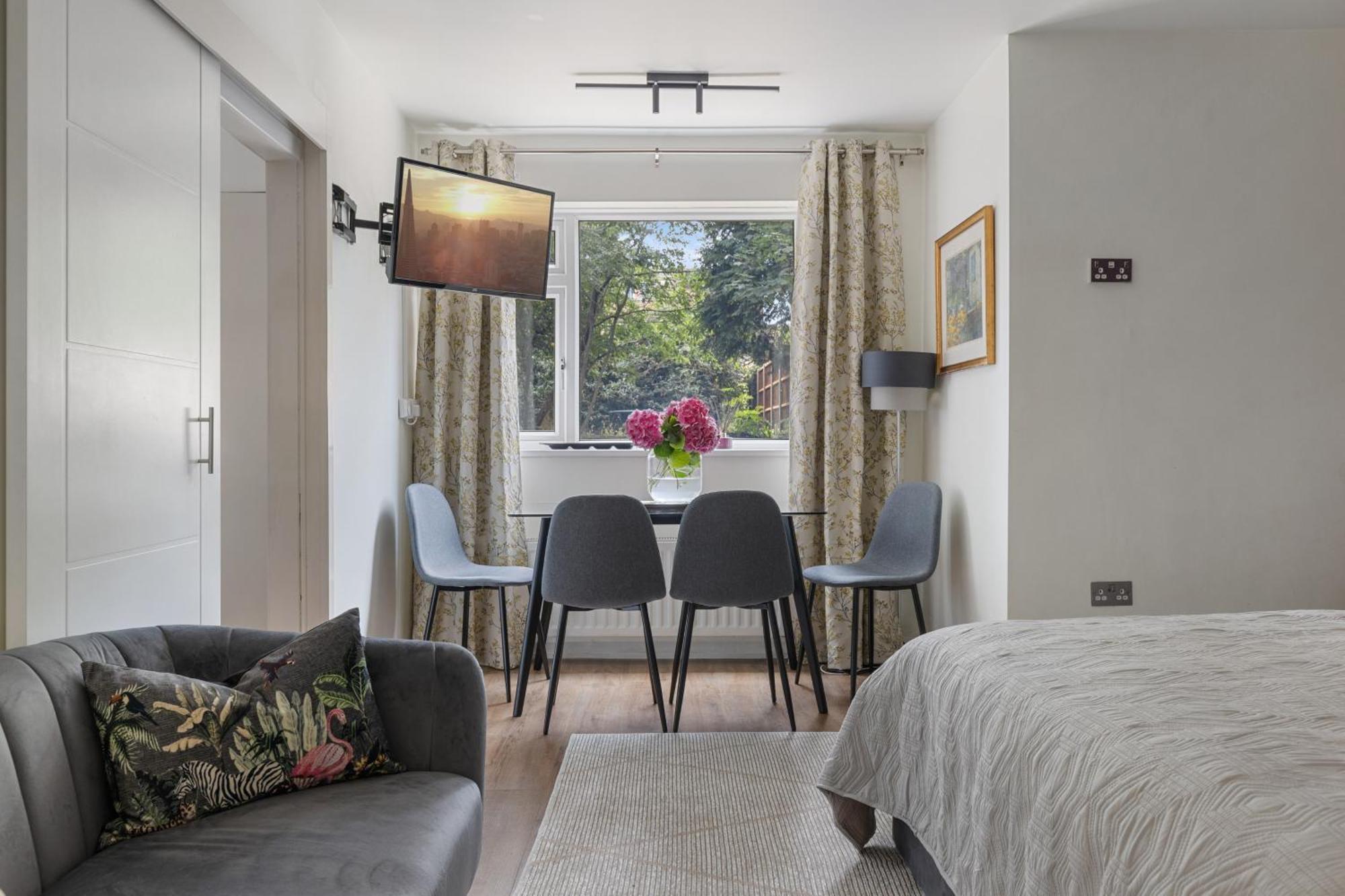 King Studio Apartment With Garden And Parking Ілінг Екстер'єр фото